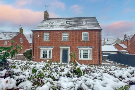 5 bedroom detached house for sale