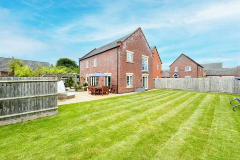 5 bedroom detached house for sale