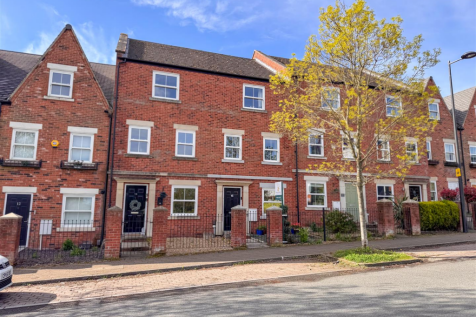 4 bedroom town house for sale