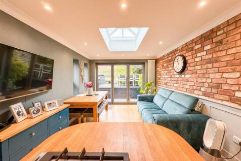 4 bedroom semi-detached house for sale