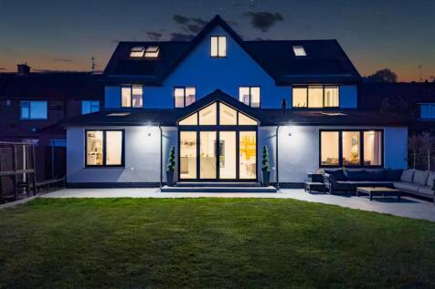 5 bedroom detached house for sale
