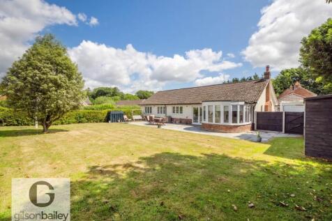 The Loke, Norwich NR13 4 bed detached bungalow for sale