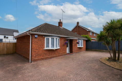 2 bedroom detached bungalow for sale