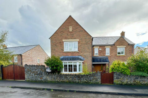 5 bedroom detached house for sale