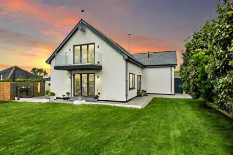 6 bedroom detached house for sale