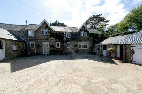 5 bedroom country house for sale