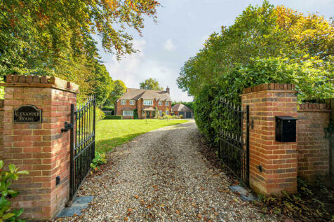 5 bedroom detached house for sale