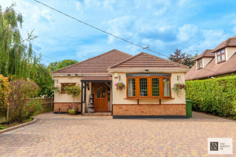 4 bedroom detached bungalow for sale