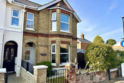 4 bedroom semi-detached house for sale