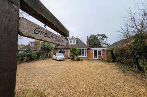 4 bedroom detached bungalow for sale