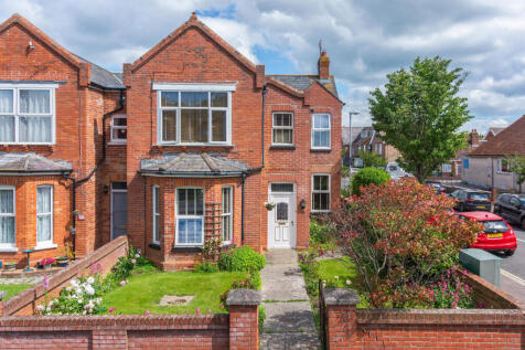 5 bedroom semi-detached house for sale