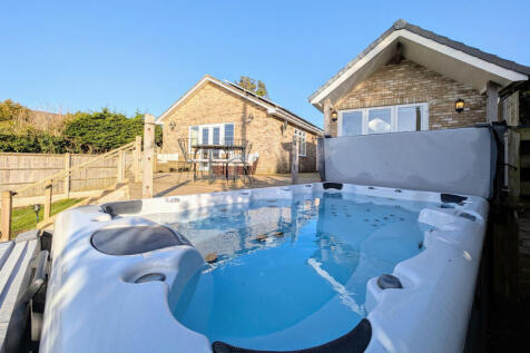 5 bedroom detached bungalow for sale