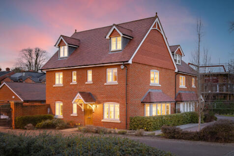 4 bedroom semi-detached house for sale