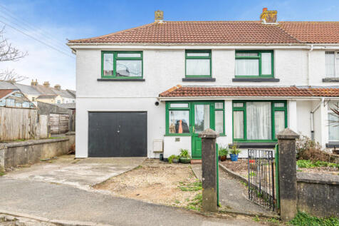 4 bedroom end of terrace house for sale