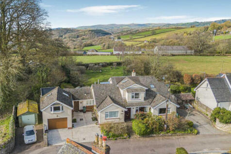 5 bedroom detached house for sale
