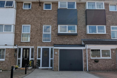 3 bedroom town house for sale
