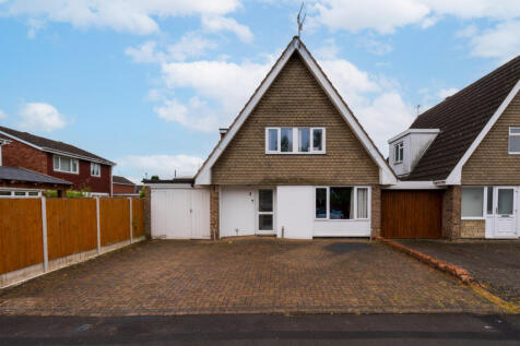 3 bedroom link detached house for sale