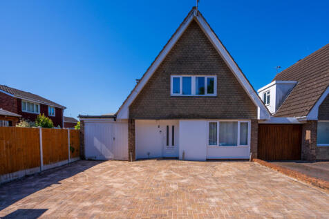 3 bedroom link detached house for sale