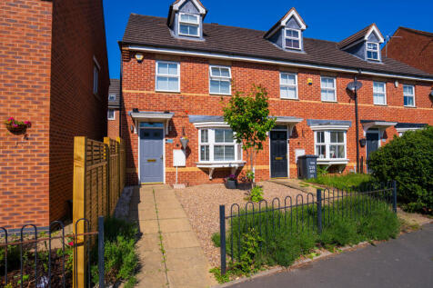 3 bedroom town house for sale