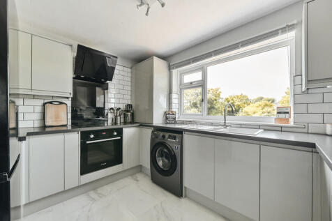 2 bedroom maisonette for sale