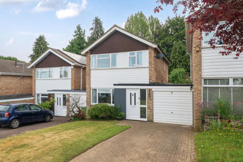 3 bedroom link detached house for sale