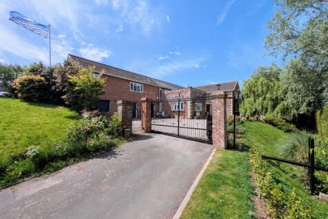 5 bedroom detached house for sale