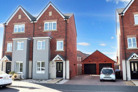 4 bedroom semi-detached house for sale