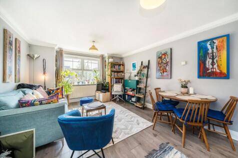 Turner Close, London SW9 2 bed flat for sale