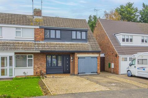 3 bedroom semi-detached house for sale
