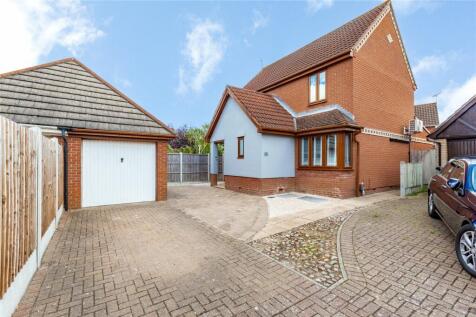 Johnson Close, Wickford, Essex, SS12 3 bed detached house for sale