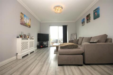 Riverside Court, Lower Southend Road... 2 bed apartment for sale