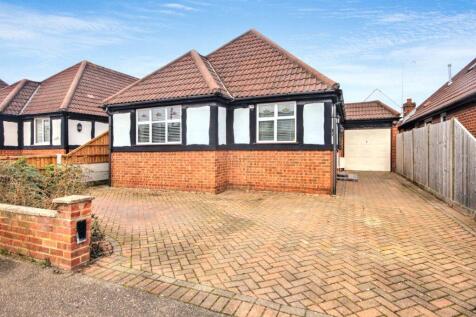 Bruce Grove, Wickford, Essex, SS11 3 bed detached bungalow for sale