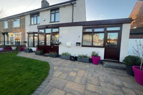 4 bedroom semi-detached house for sale