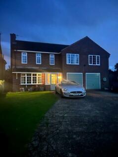 5 bed detached house