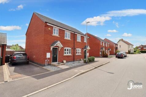3 bedroom semi-detached house for sale