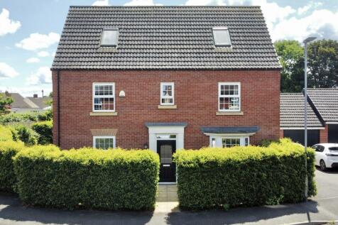 6 bedroom detached house for sale