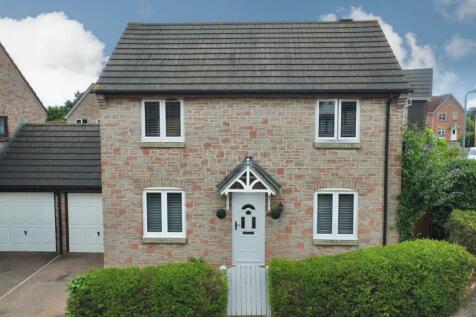 3 bedroom link detached house for sale