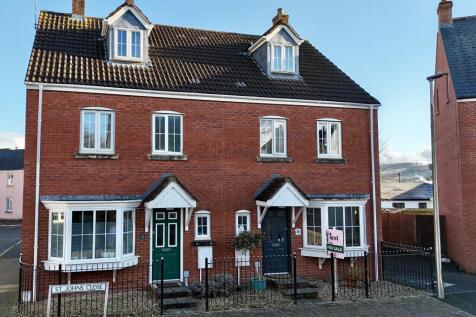 4 bedroom semi-detached house for sale