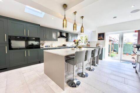 Semi-detached house for sale