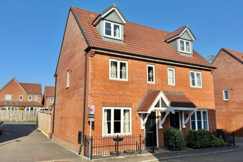 3 bedroom semi-detached house for sale