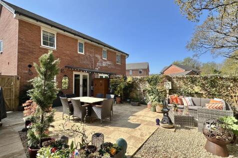 3 bedroom semi-detached house for sale