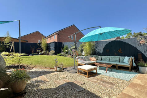 2 bedroom semi-detached house for sale
