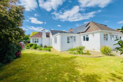 London Road, Fontwell 3 bed detached bungalow for sale