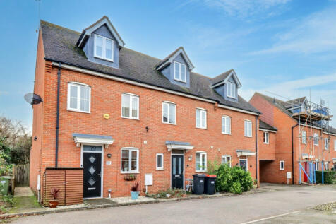 Hopton Grove, Newport Pagnell 3 bed end of terrace house for sale