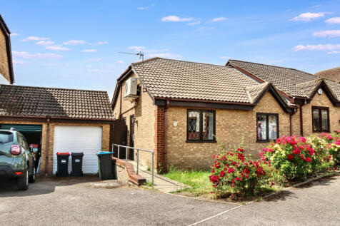 2 bedroom semi-detached bungalow for sale