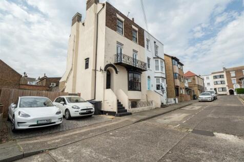 4, Prospect Road, Broadstairs, Kent... 4 bed semi