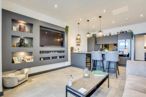 New South Promenade, Blackpool, FY4 2 bed apartment for sale