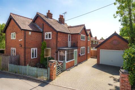 The Square, Reading RG7 4 bed detached house for sale