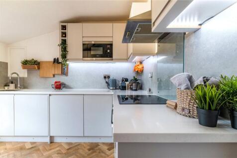 2 bedroom maisonette for sale