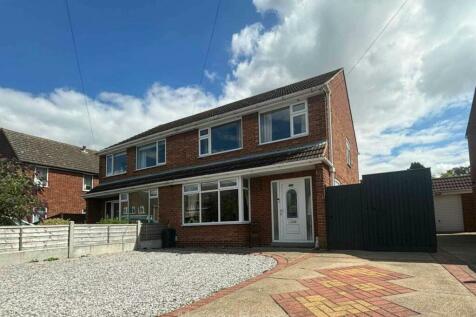 3 bedroom semi-detached house for sale